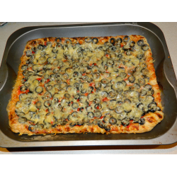 Рецепт: Пицца домашняя из слоеного бездрожжевого теста