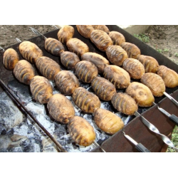Картошка на мангале на шампурах