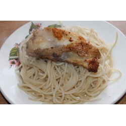 Рецепт: Жареные куриные бедра со спагетти