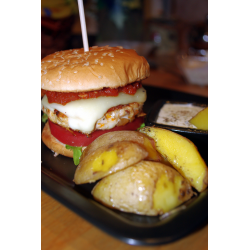 Рецепт: Гамбургер с куриной котлетой и домашним соусом барбекю