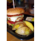 Фото Гамбургер с куриной котлетой и домашним соусом барбекю