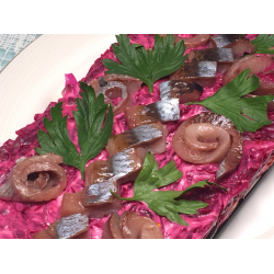 Рецепт: Салат с сельдью и маринованными грибами
