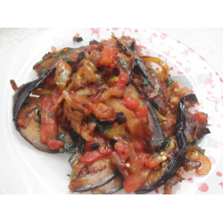Рецепт: Баклажан жареный с болгарским перцем и помидорами