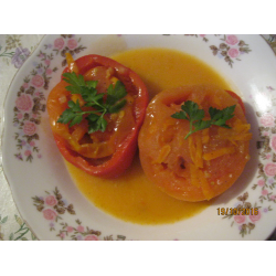 Рецепт: Фаршированные колечки из болгарского перца под помидорной крышечкой