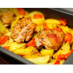 Рецепт: Курица с картошкой запеченная в духовке