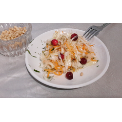 Рецепт: Салат из капусты с кедровые орешками