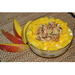 Рецепт: Творожный десерт с орехами и манго