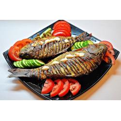 Рецепт: Жареная рыбка сазан с приправами для рыбы, сушеной зеленью, соевым соусом