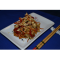 Фото Острая курица по-китайски с овощами и кунжутом