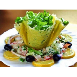 Рецепт: Салат в сырном стаканчике
