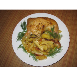 Рецепт: Картофель с курицей в чесночном соусе запеченный в духовке