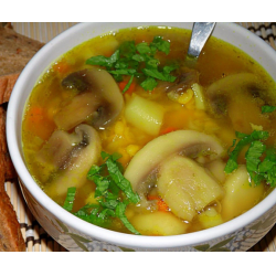 Рецепт: Картофельный суп с грибами, зеленым горошком и куриным филе