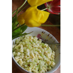 Рецепт: Салат из стеблей сельдерея с яблоками "Женский"