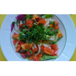 Рецепт: Теплый салат с говяжьей печенью и овощами