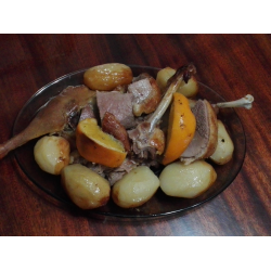 Рецепт: Утка с апельсинами запеченая с картофелем
