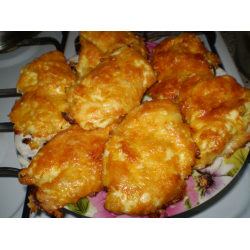 Рецепт: Куриное филе запеченное под луком и картошкой