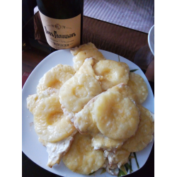 Рецепт: Сочная куриная грудка с ананасами и сыром
