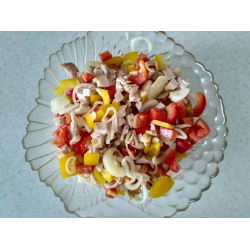 Рецепт: Салат с копченой курицей и болгарским перцем