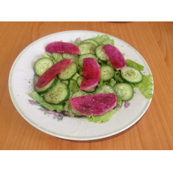 Рецепт: Салат с красной редькой и огурцами