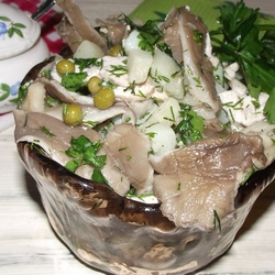 Салат с курицей и кукурузой на праздничный стол
