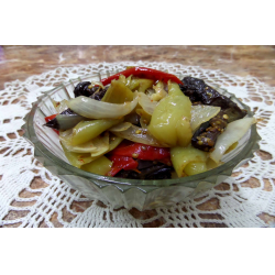 Рецепт: Салат с сушенными баклажанами и болгарским перцем