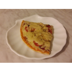 Рецепт: Пицца с лечо и колбасой - тесто на кефире со сметаной.
