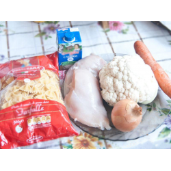 Рецепт: Паста с цветной капустой и куриной грудкой в сливках
