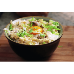 Рецепт: Оякодон (японский омлет с рисом и курицей)