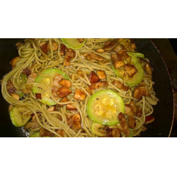 Рецепт: Спагетти с беконом, грибами, цукини