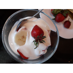 Рецепт: Десерт из ягод с творожным кремом