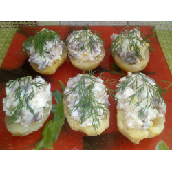 Рецепт: Салат-закуска в лодочках из картофеля