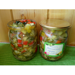 Рецепт: Консервированный салат из огурцов "Нежинский" с перцем