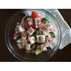 Рецепт: Салат с сыром фета и мятным соусом