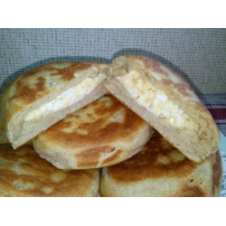 Рецепт: Пирожки из теста на кефире с начинкой из сыра и яиц