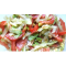 Фото Свежий салат из авокадо и салата Айсберг