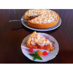 Рецепт: Вкуснейший ягодно-фруктовый пирог с меренгой