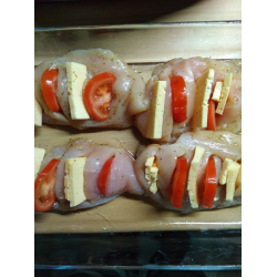 Рецепт: Куриная грудка фаршированная помидорами и сыром