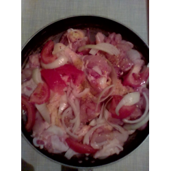Курица, тушёная с помидорами и луком, рецепт приготовления с фото