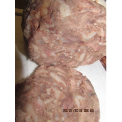 Просто выложите свиную рульку в форму, результат вам понравится. Сальтисон или Прессованное мясо.