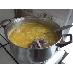 Рецепт: Сладкий гороховый суп с говяжьими ребрышками без сахара