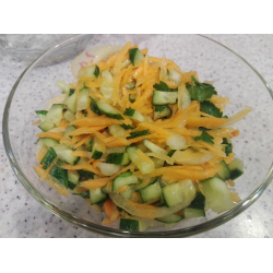 Рецепт: Легкий салат "Разноцветье"