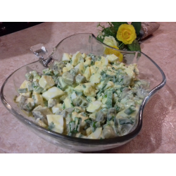Рецепт: Салат из зеленого лука с яйцами и огурцом