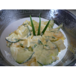 Рецепт: Салат из свежих огурцов, редиски и яиц