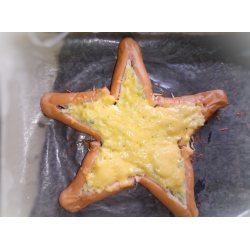 Рецепт: Звезда из картофельного пюре и сосисок