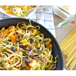 Рецепт: Спагетти с коричневым маслом и соусом из шалфея