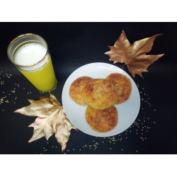 Рецепт: Осенние булочки из тыквы с имбирем и кунжутом