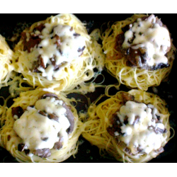Рецепт: Макароны гнезда с грибной начинкой