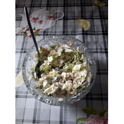 Нежный салат с пекинской капустой и горбушей