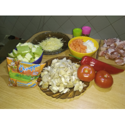 Рецепт: Свинина с овощами и грибами в духовке