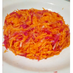 Рецепт: Салат из красной сладкой редьки, апельсина, моркови